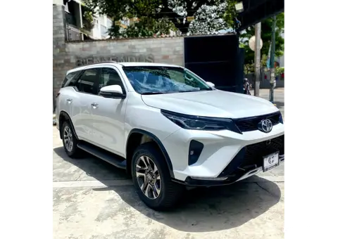 Fortuner SW4 2024 - 2/4