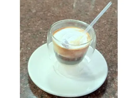 Café bombón (Leche condensada, café, crema, licor Santa Teresa)