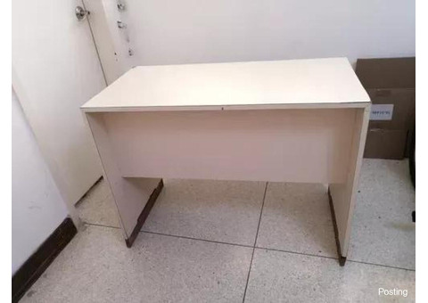 Mesa Usada De Escritorio 3 Gavetas Para Oficina - 1/3